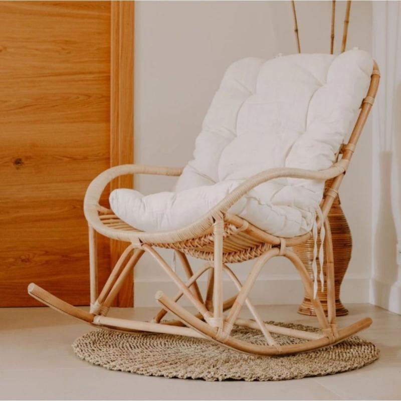 ROCKING CHAIR ROTIN AVEC COUSSIN